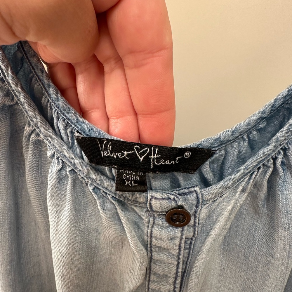 Velvet Heart Denim top- Size XL - Picture 3 of 4